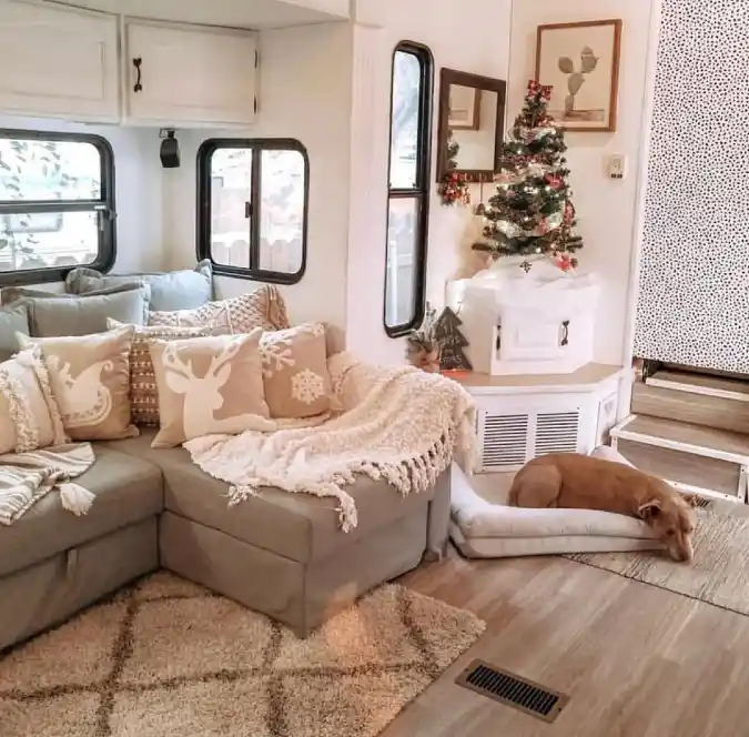 Cozy RV Sectional and Corner Layout