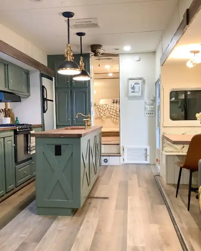Custom Color Palettes and Statement Islands